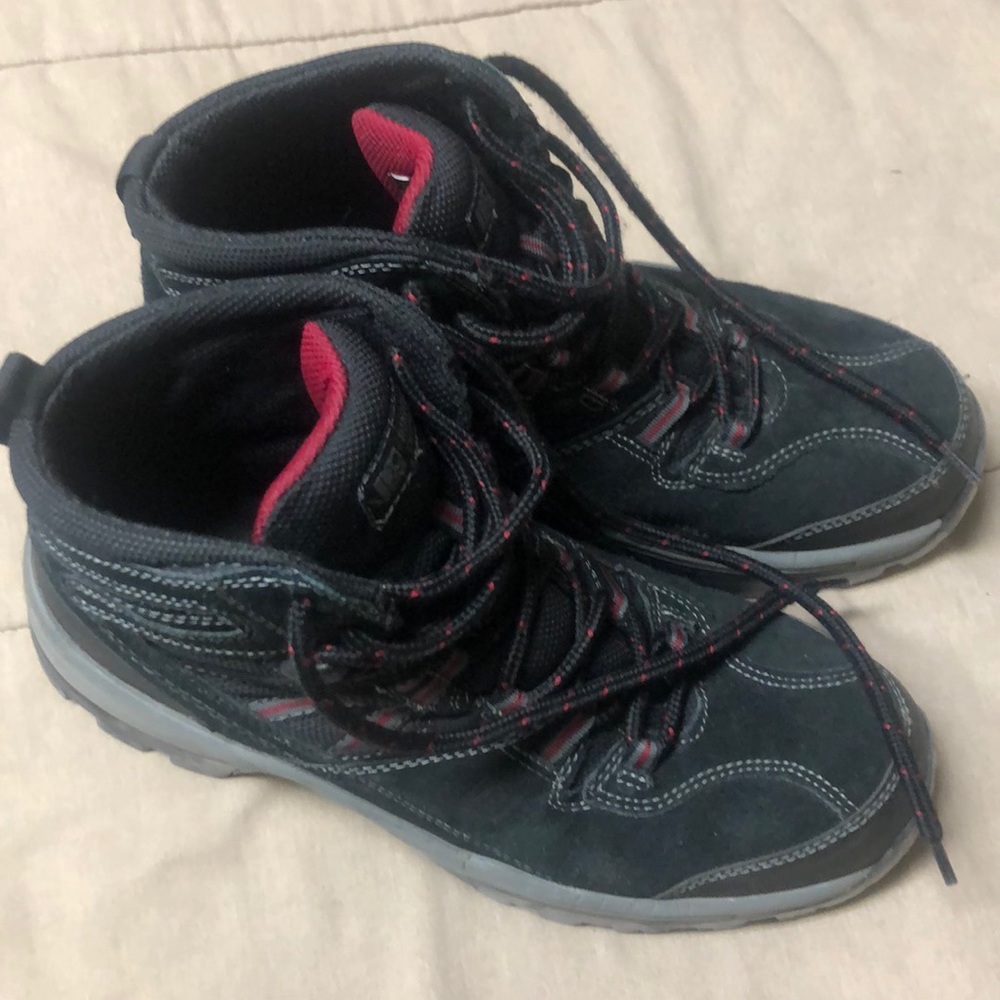 Sz 8 Steel toe Rugged Outback mid height suede safety boots black red 🥾